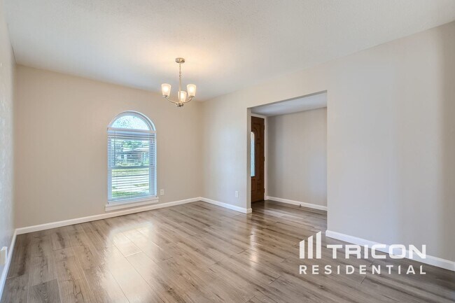Building Photo - 8813 Willowbrook Dr