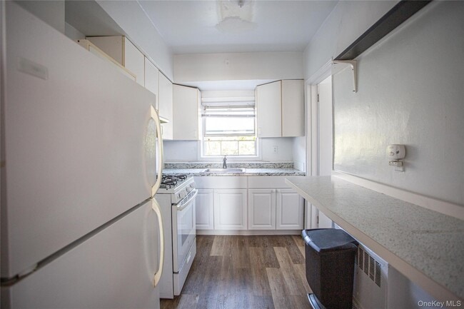 Building Photo - 345 Shore Rd