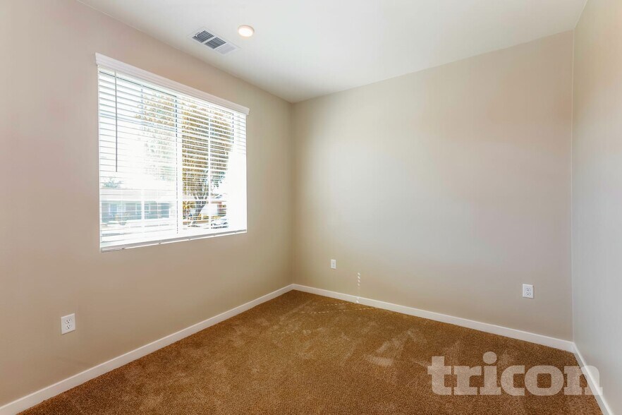 Building Photo - 639 Citron St