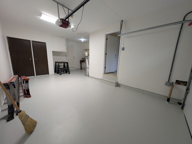 Building Photo - Hidden Gem in Southworth. Minutes from Waterfront & Ferry Terminal. Available NOW!