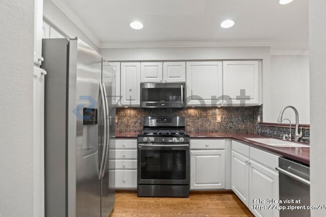 Building Photo - 6344 Holly Gillingham Ln