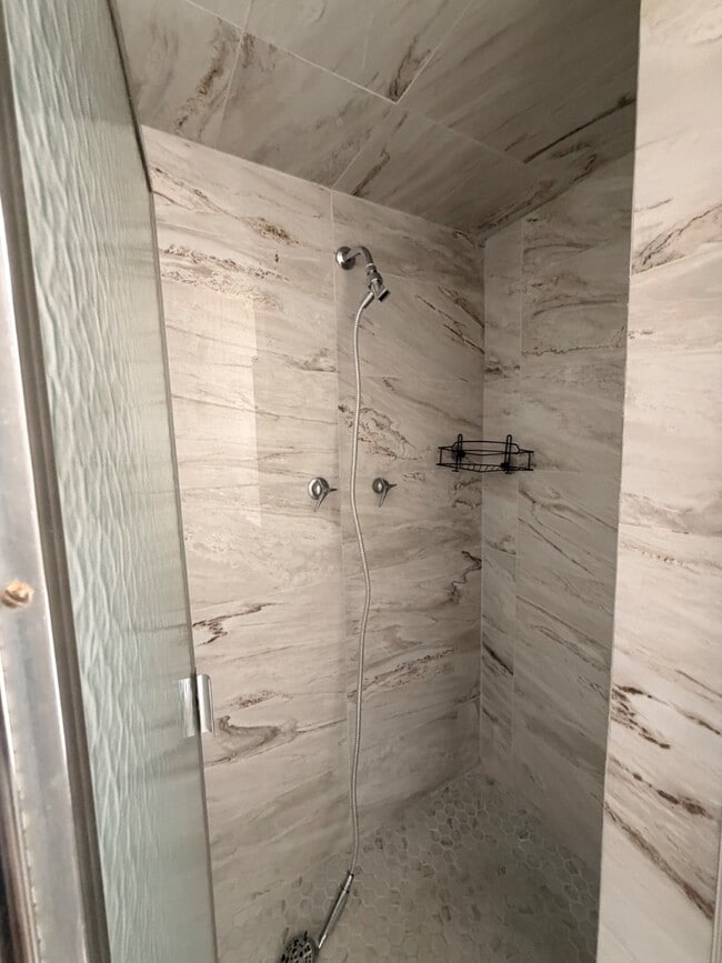 Building Photo - 2604 McArthur Dr