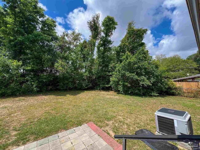 Building Photo - 3631 Forest Glen Dr