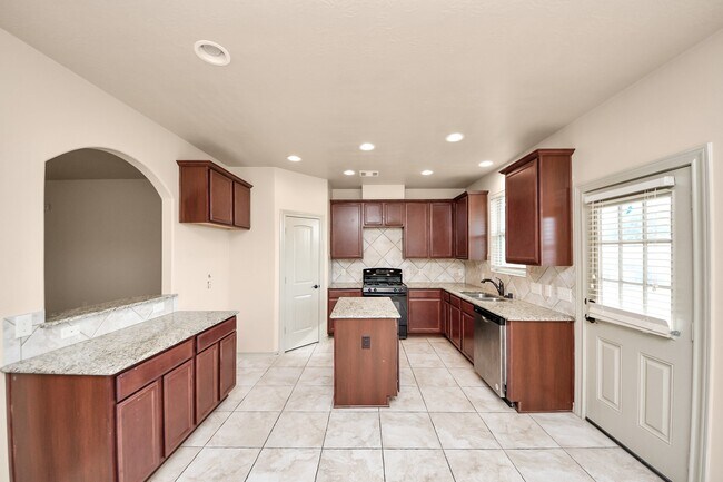 Building Photo - 2414 Argos Dr