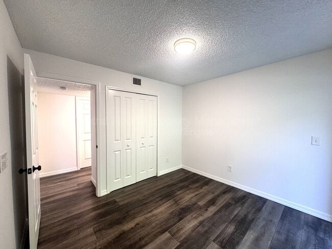 Building Photo - 2452 Oak Park Way