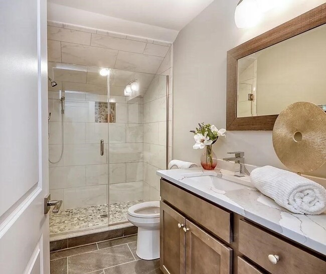 Building Photo - 7 Hillside Ave