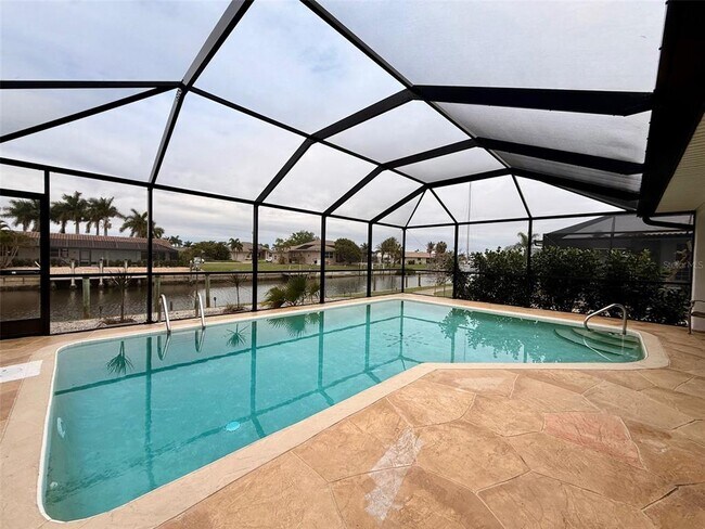 Building Photo - 2460 W Marion Ave