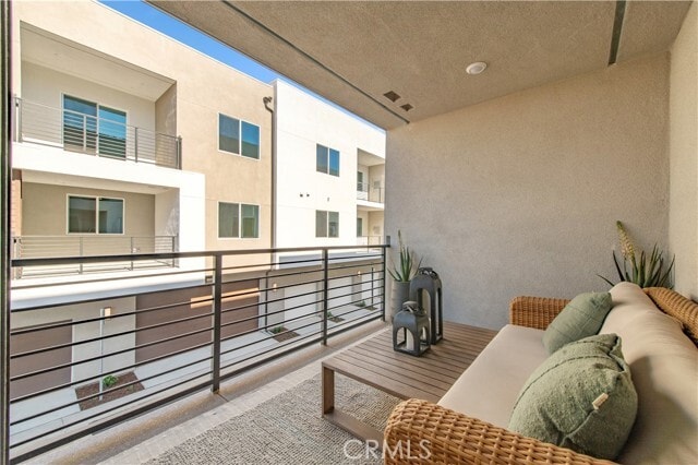 Building Photo - 445 Sora