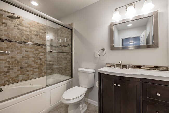 Building Photo - 324 Stratford Ln