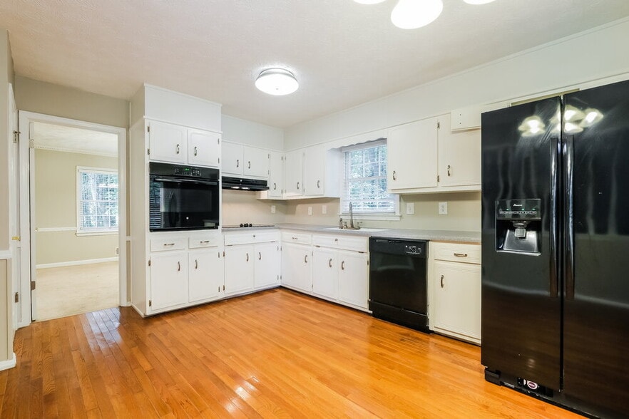 Building Photo - 737 Mountainbrooke Cir SW