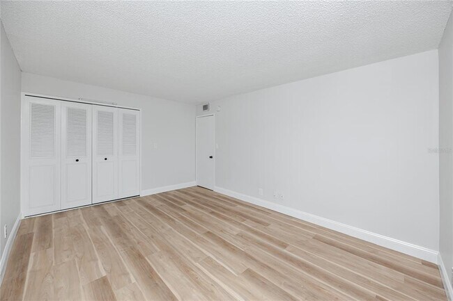 Building Photo - 7100 Sunset Way