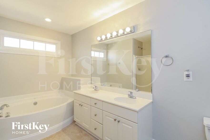 Building Photo - 909 Woodview Ridge Trail