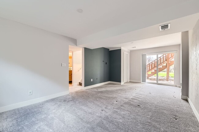 Building Photo - 4 Bedroom 2 Bath House In Louisville! Avai...