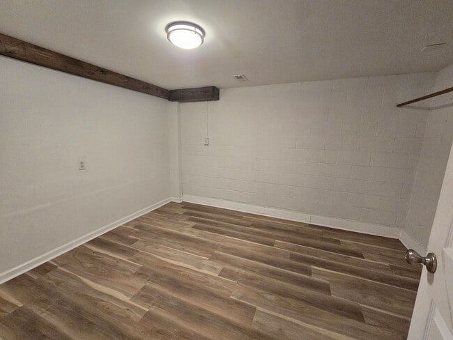 Building Photo - NEW LISTING!!!!!