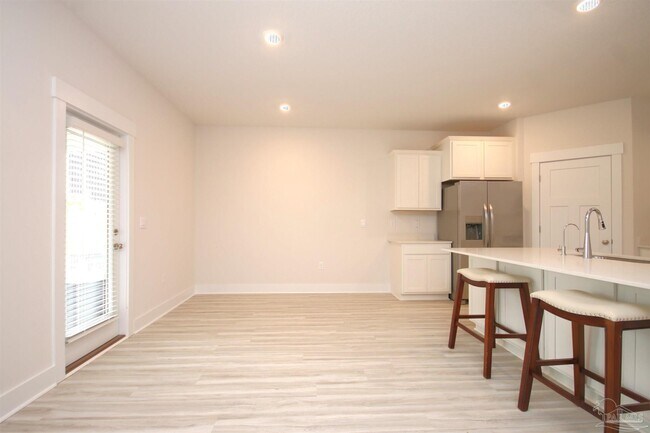 Building Photo - 5875 Sargassum Ln