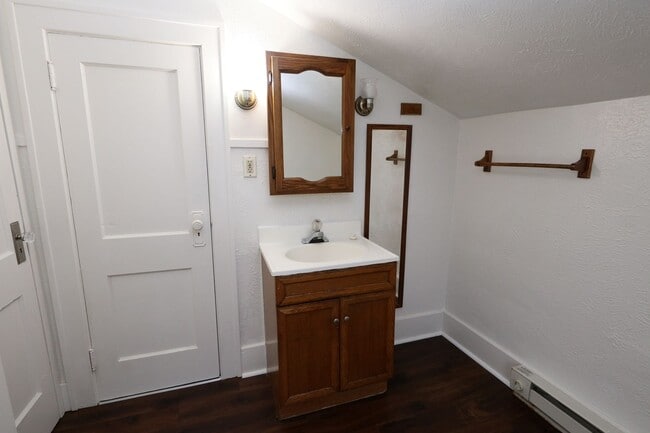 Building Photo - 1601-B