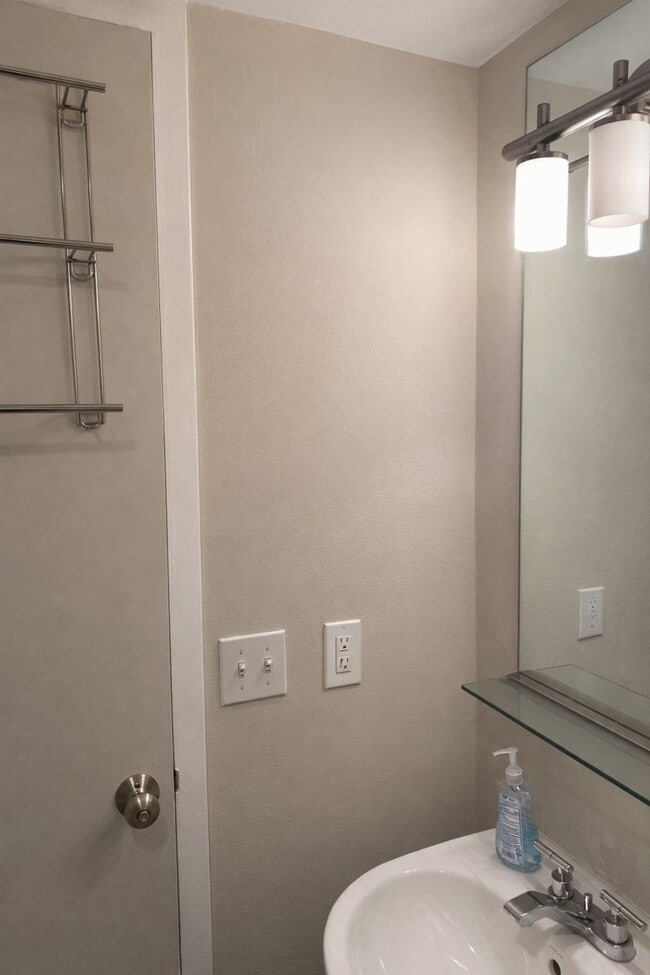 Building Photo - 255 SW Harrison St