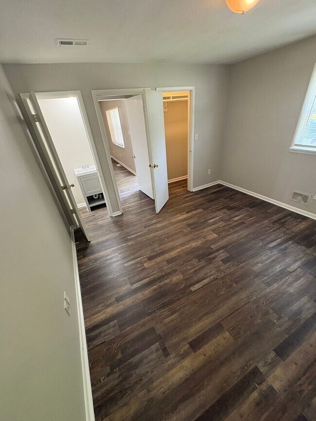 Building Photo - Newly Remodeled Westside 3 Bedroom Triplex  Near Lafayette Rd and Tibbs Avenue
