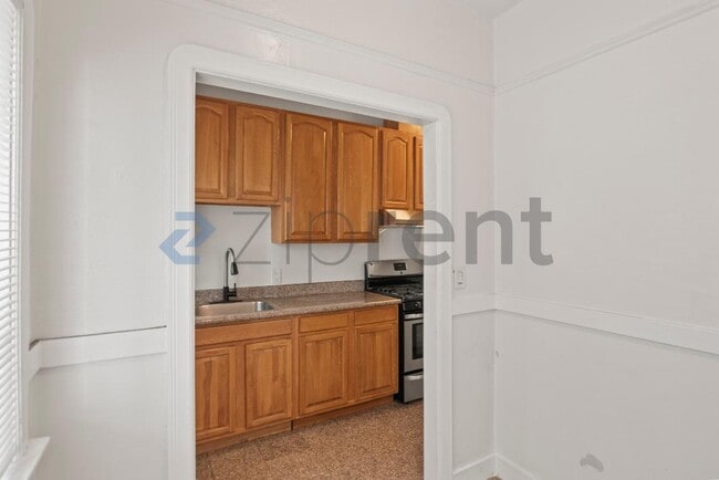 Building Photo - 1532 8th Ave