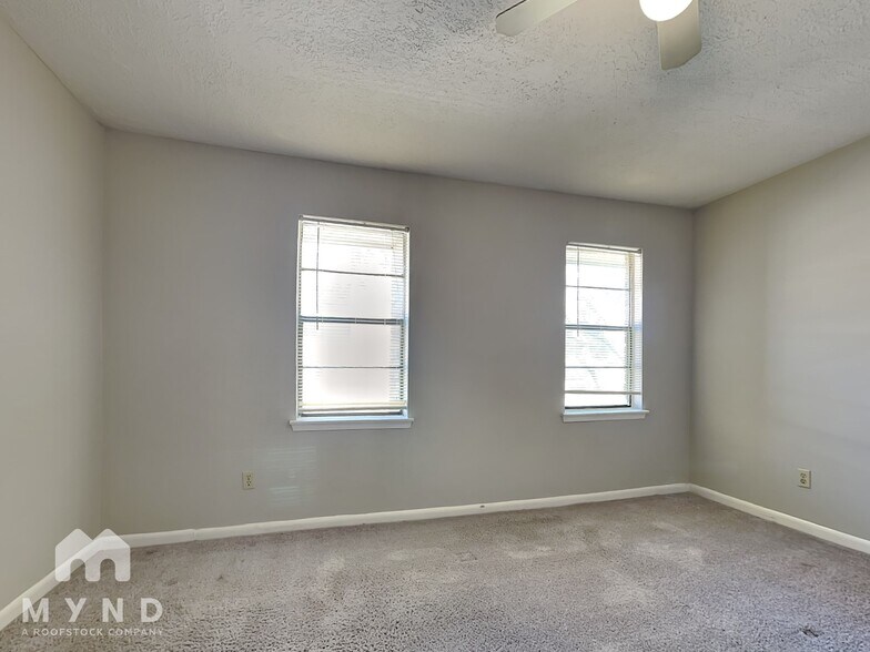 Building Photo - 1807 Briarcreek Blvd