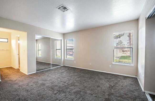 Building Photo - Great 2 Bedroom Condo