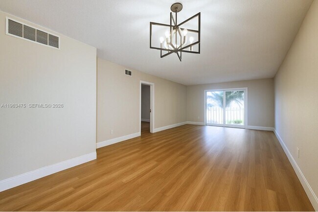 Building Photo - 333 NW 17th Ct