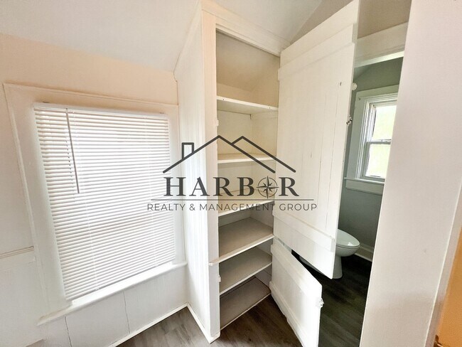 Building Photo - 527 Boone St