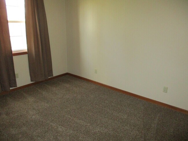 Building Photo - New Listing!!! 2 Bedroom Townhouse in Albi...