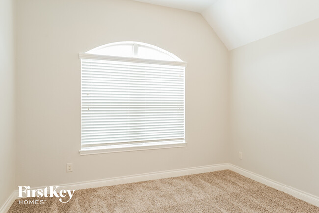 Building Photo - 29006 Oldfield Ct