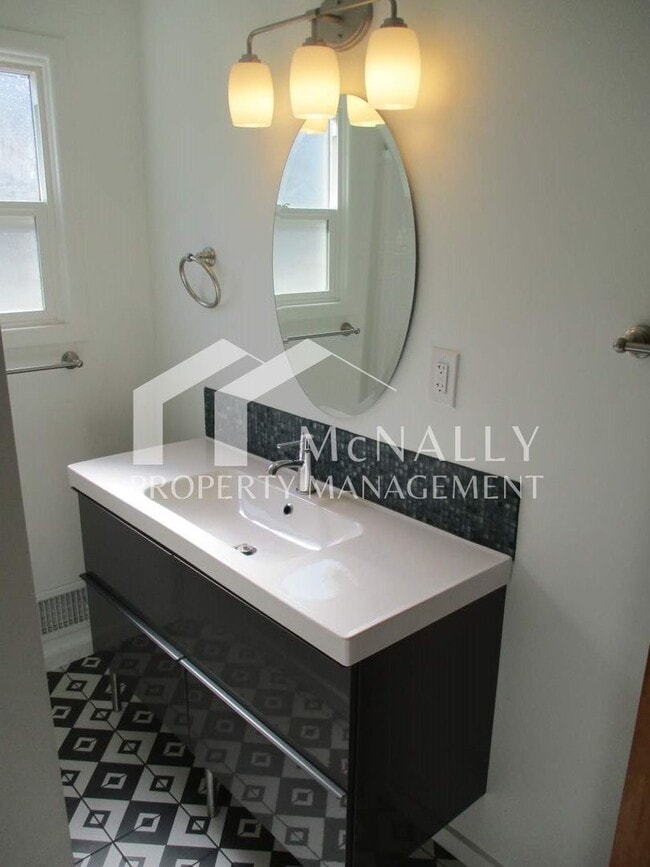 Building Photo - Gorgeous 3 Bedroom, 1 Bathroom Rambler near downtown Gig Harbor!