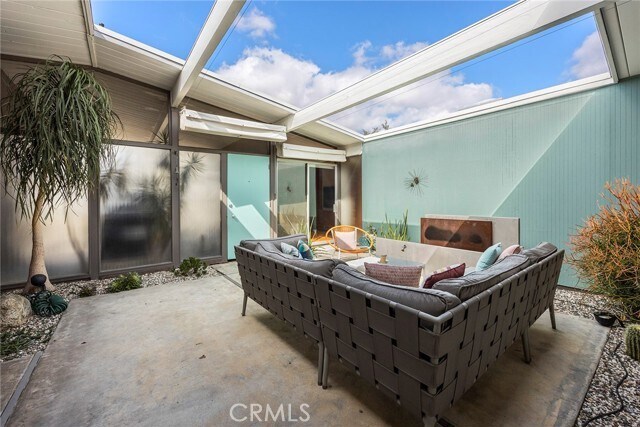 Building Photo - 1291 N Linda Vista St