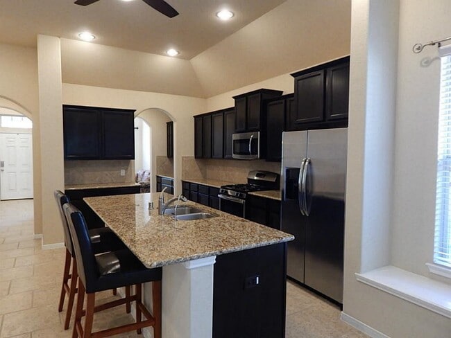 Building Photo - 2459 Garden Falls Dr