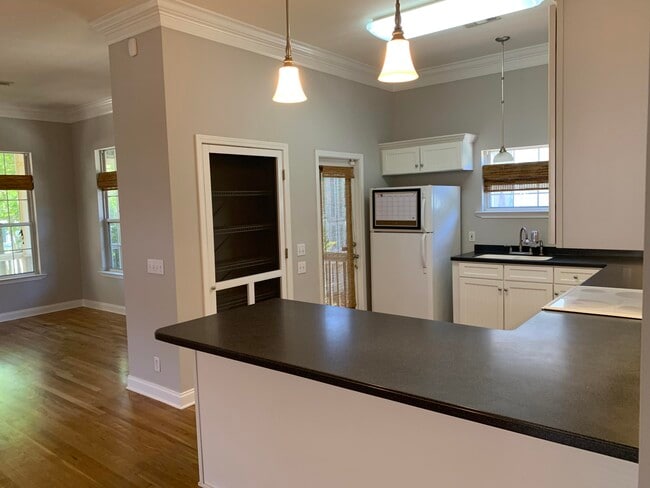 Building Photo - 4565 Woodwind Dr