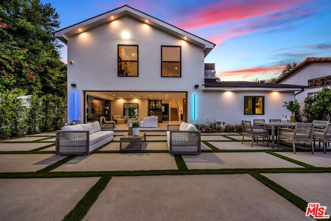 Building Photo - 5236 Reseda Blvd