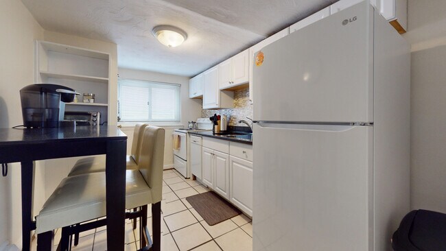 Building Photo - 79 Chestnut St