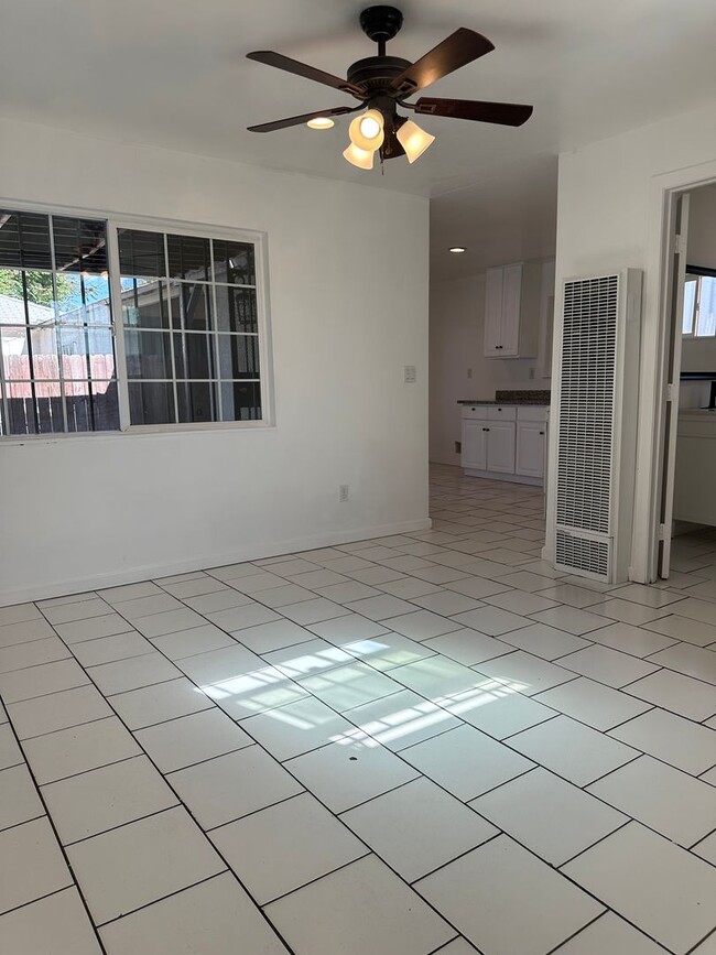 Building Photo - Conveniently Located Home in Modesto