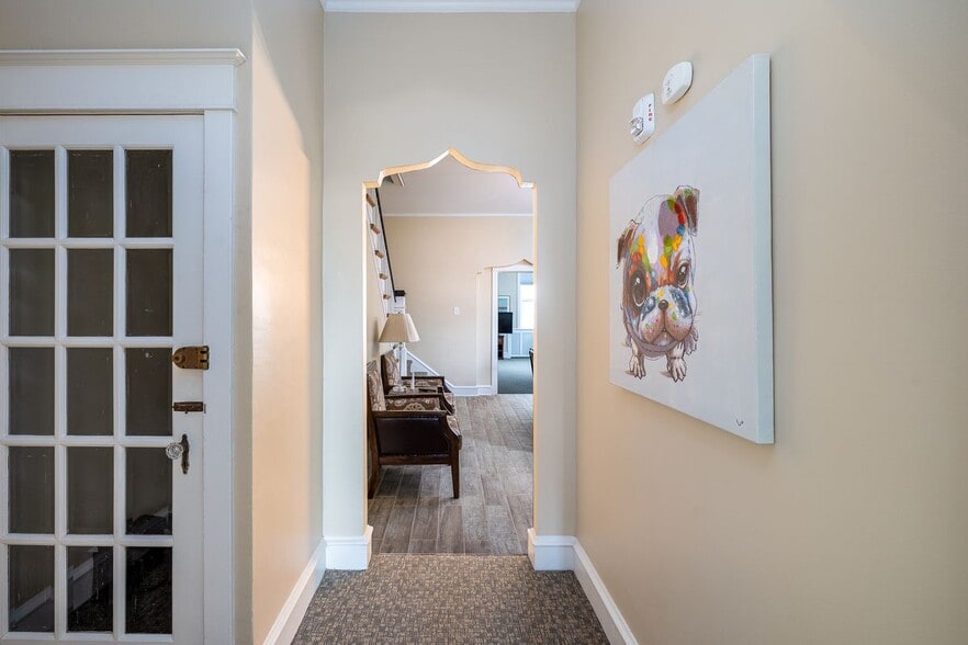 Building Photo - 1131 Callowhill St