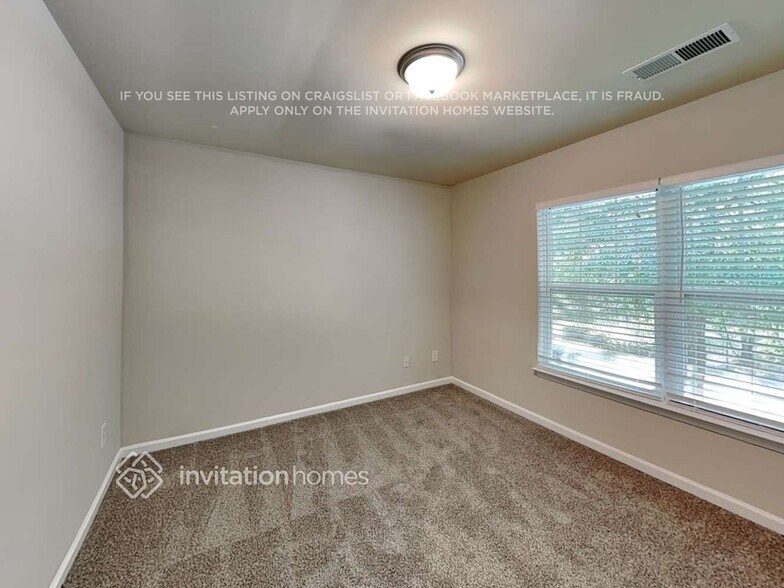 Building Photo - 15604 Carrington Ridge Dr