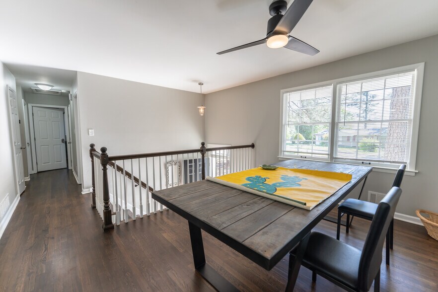 Dining table - 6140 Hillandale Dr