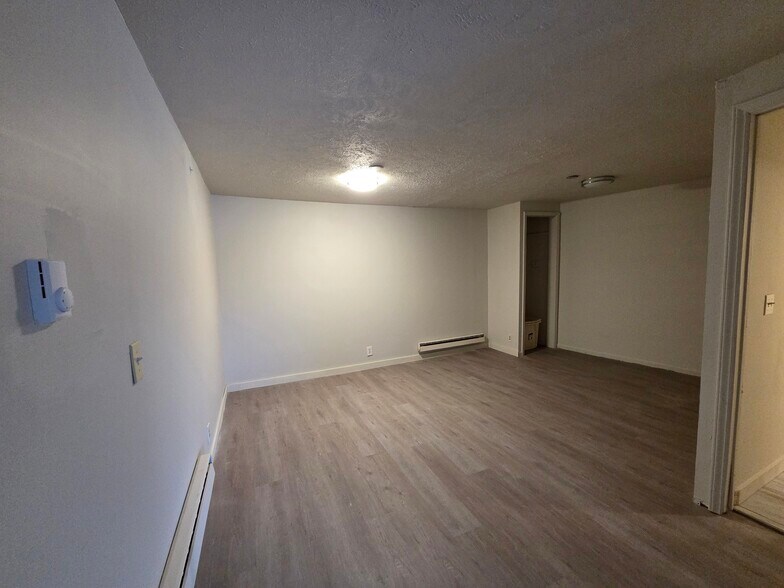 Building Photo - 35 Main St