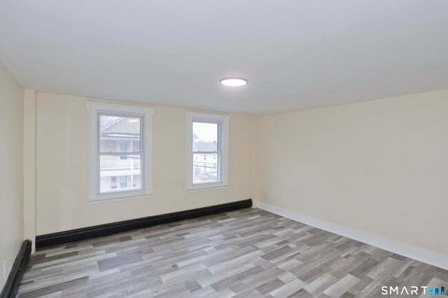 Building Photo - 47 Maple Ave