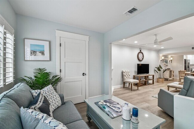 Building Photo - 8 Glencoe Pl