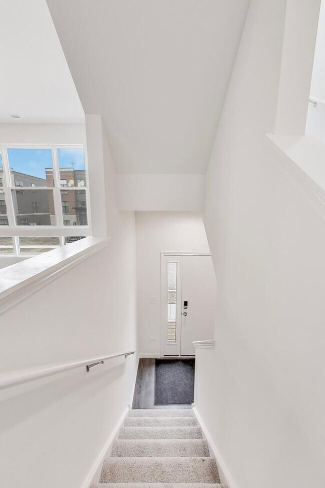 Building Photo - 2251 Venture Dr