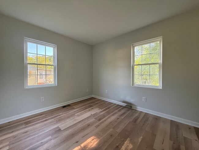 Building Photo - 3 Bedroom/1 Bath home for rent in Norwood