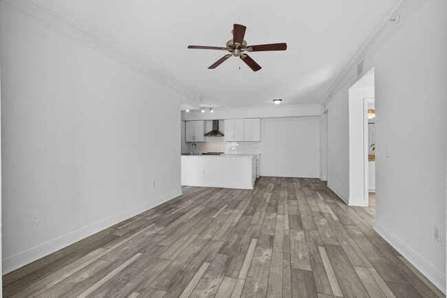 Building Photo - 5301 Myrtlewood Cir E