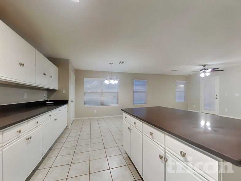 Building Photo - 11823 W Windrose Ave