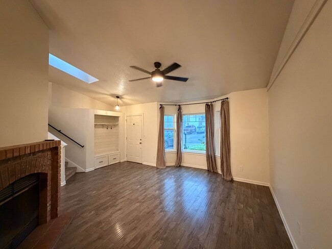 Building Photo - Gorgeous House in a Family-Friendly neighborhood!