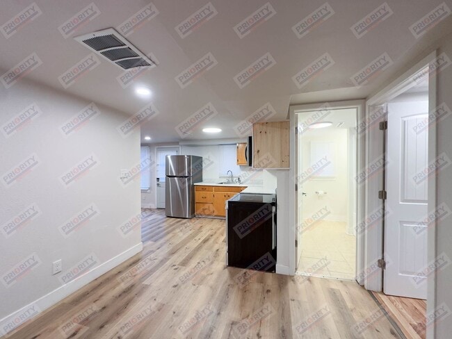 Building Photo - Updated Downtown Ranch with Mother-in-Law Suite