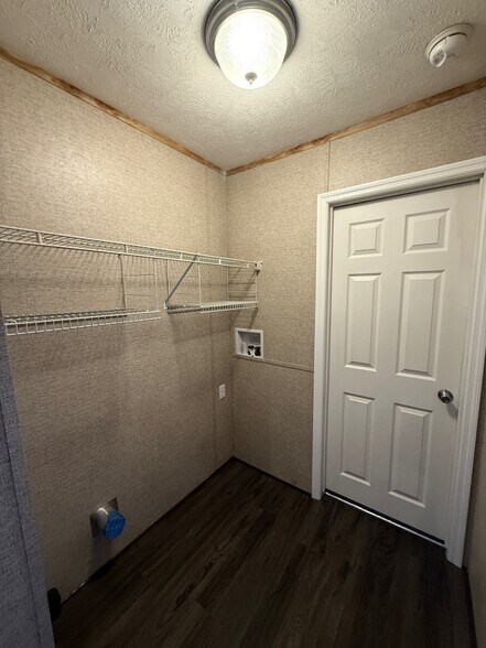 Building Photo - 13 Main St