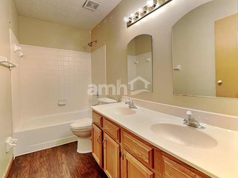 Building Photo - 2358 Rosina Dr